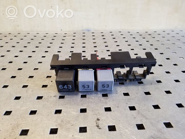 Volkswagen Tiguan Releju montāžas bloks 1K0937503A