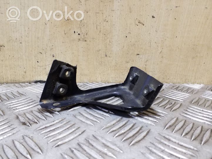 Volkswagen Tiguan Supporto di montaggio del parafango 5N0821135