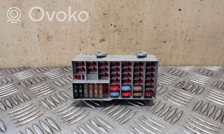 Volvo XC90 Ramka / Moduł bezpieczników 8637669