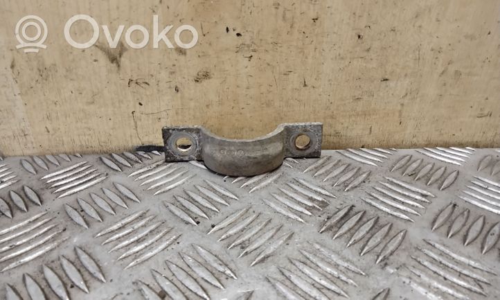 Volkswagen Touareg I Kallistuksenvakaajan holkkikiinnike takana 7L8511418