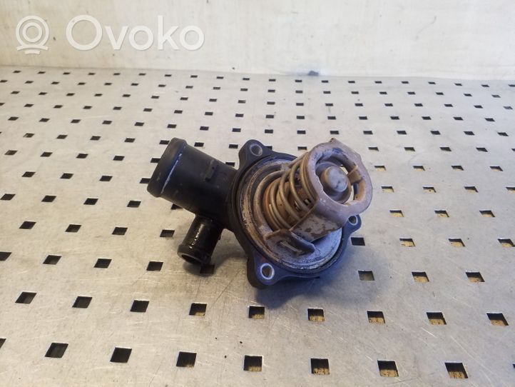 Volkswagen Touareg I Boîtier de thermostat / thermostat 059121111N