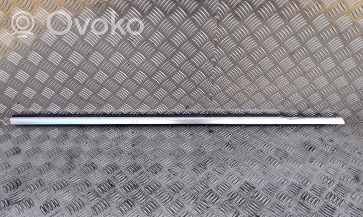 Volkswagen PASSAT CC Rivestimento modanatura del vetro della portiera anteriore 3C8837476F