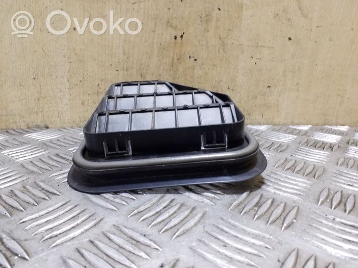 Volkswagen Tiguan Quarter panel pressure vent 5M0819465A