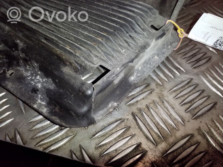 Audi A5 8T 8F Osłona środkowa podwozia 8T0825215D