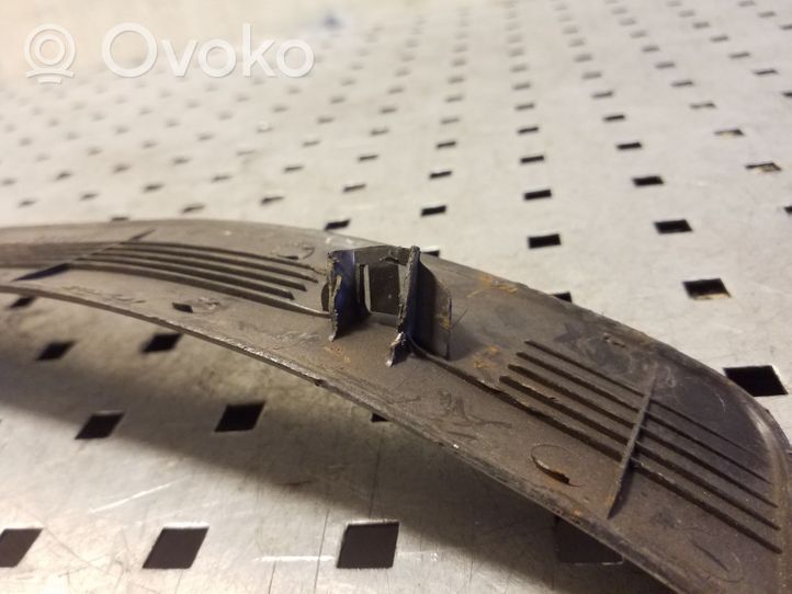 Toyota Corolla E120 E130 Takaoven kynnyksen suojalista 6791613010