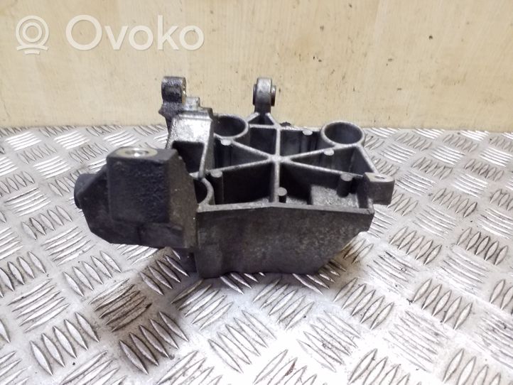 Audi Q5 SQ5 Vairo stiprintuvo siurblio tvirtinimo kronšteinas 059145169AH