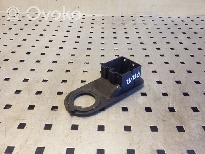 Renault Trafic II (X83) Support bouton lève vitre porte avant 8200011867