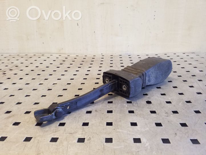 Audi A4 S4 B8 8K Takaoven pidätin 8K0839249C