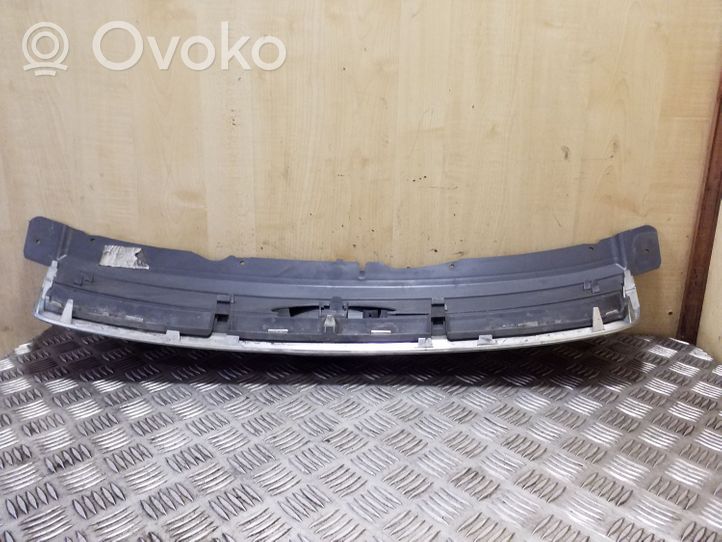 Ford Kuga I Maskownica / Grill / Atrapa górna chłodnicy 8V418200AC