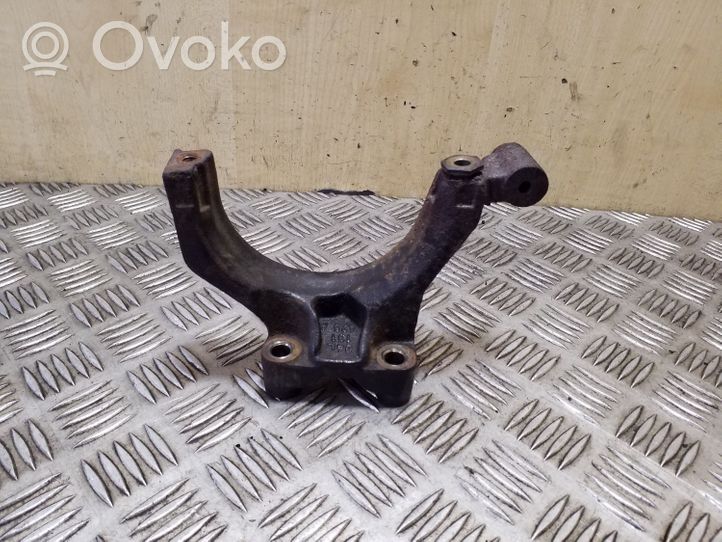 Volkswagen PASSAT B8 Muffler mount bracket/holder 04L131425A