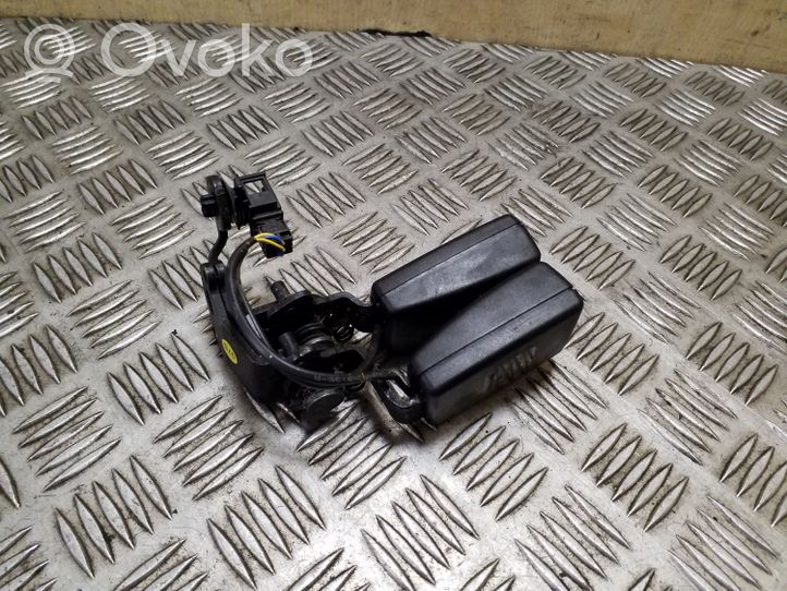 Volkswagen PASSAT B8 Klamra tylnego pasa bezpieczeństwa 8V0857739QVZ