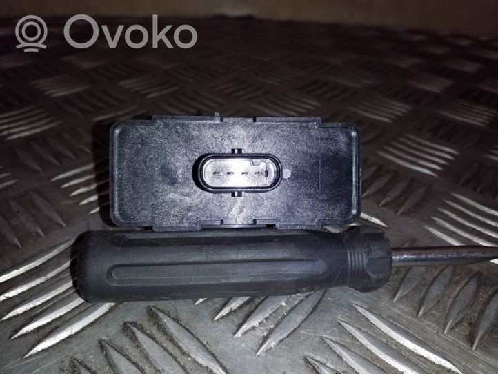 Volvo XC90 Przycisk otwierania klapy bagażnika 31674801