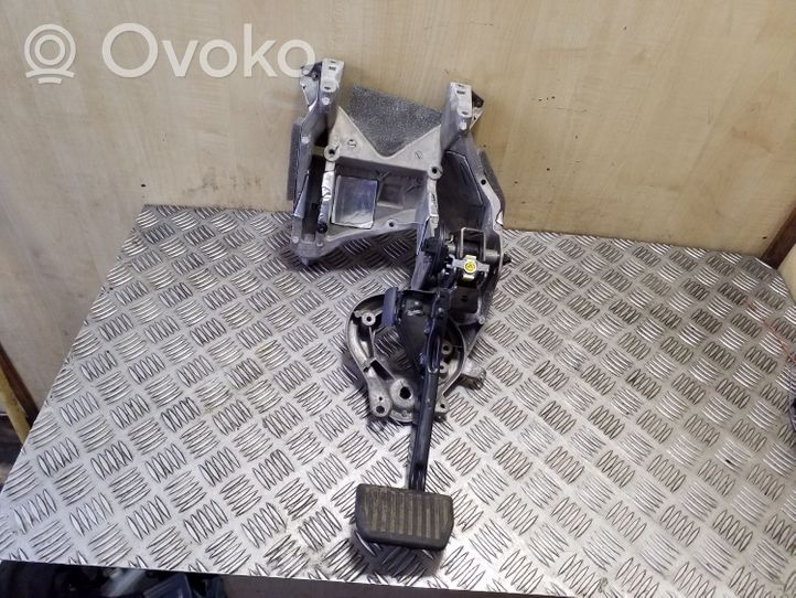 Volvo XC90 Brake pedal 31687068