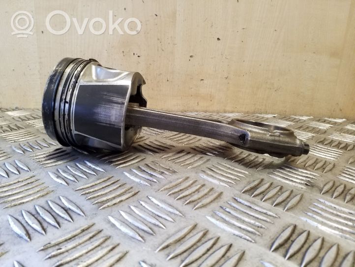 Volvo XC90 Piston with connecting rod 82L218