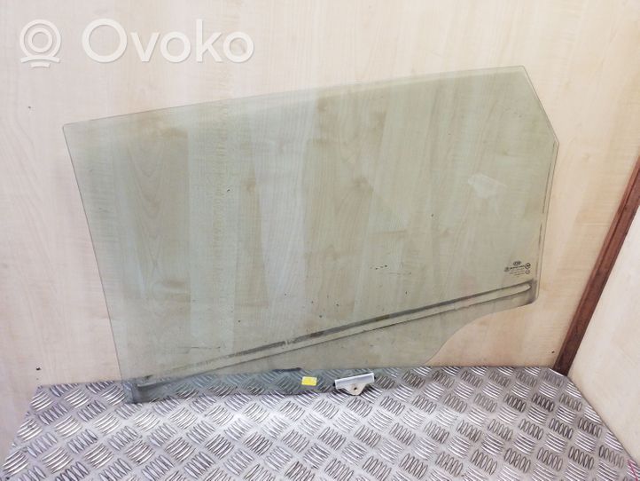 KIA Sorento Rear door window glass 