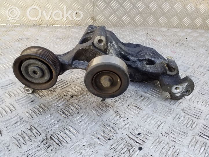 Hyundai ix35 Supporto del generatore/alternatore 