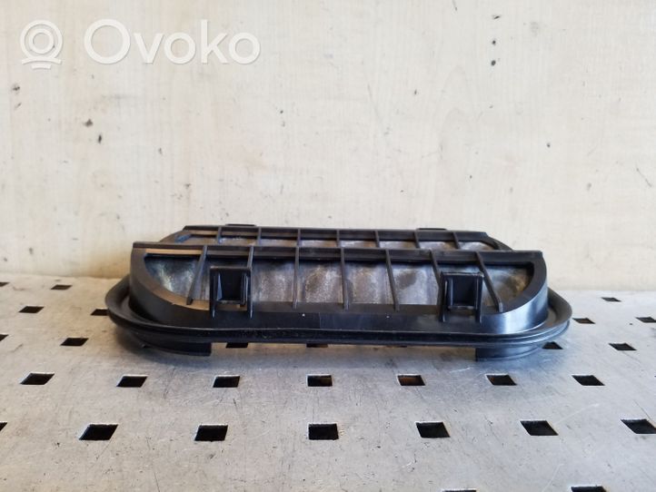 Volkswagen PASSAT B8 Kratka wentylacyjna pod zderzakiem tylnym 6R0819465A