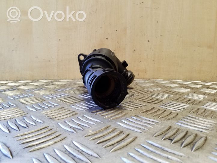 Volkswagen PASSAT B8 Termostat / Obudowa termostatu 04L121111