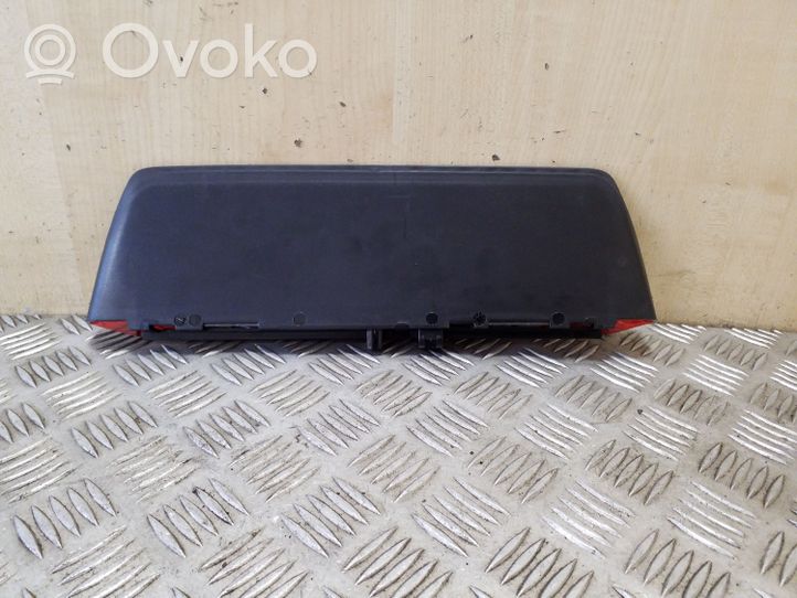 Volkswagen PASSAT B8 Trzecie światło stop 3G5945087