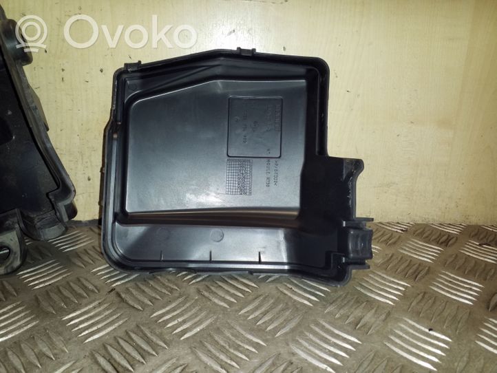 Dacia Sandero Set scatola dei fusibili 243825499R