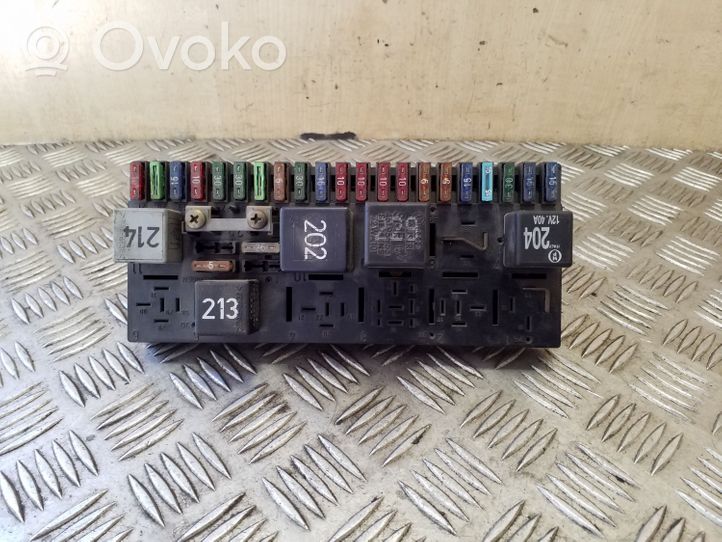 Audi 80 90 S2 B4 Sulakemoduuli 443941822A