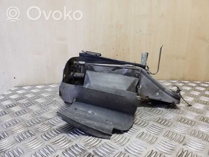 Audi 80 90 S2 B4 Sivujäähdyttimen tuen suojapaneeli 8A0805647