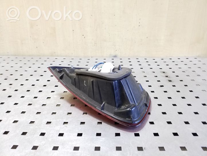 KIA Rio Takaluukun takavalot 924031W2