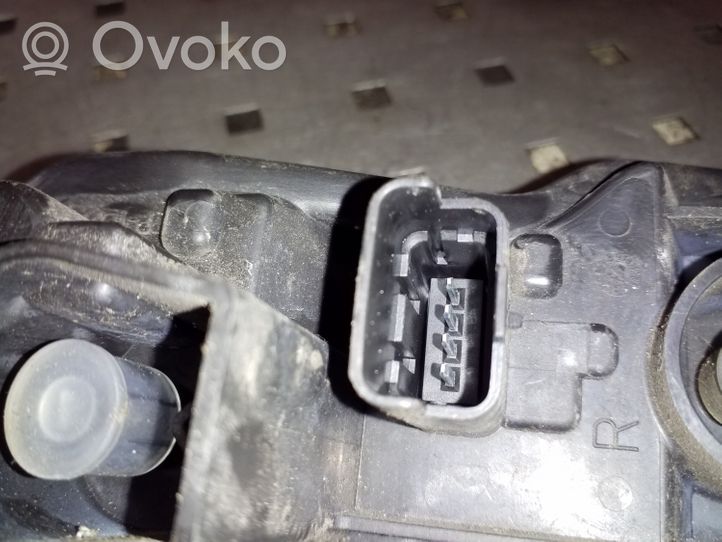 Nissan Qashqai Aizmugures spuldzes vāka turētājs 