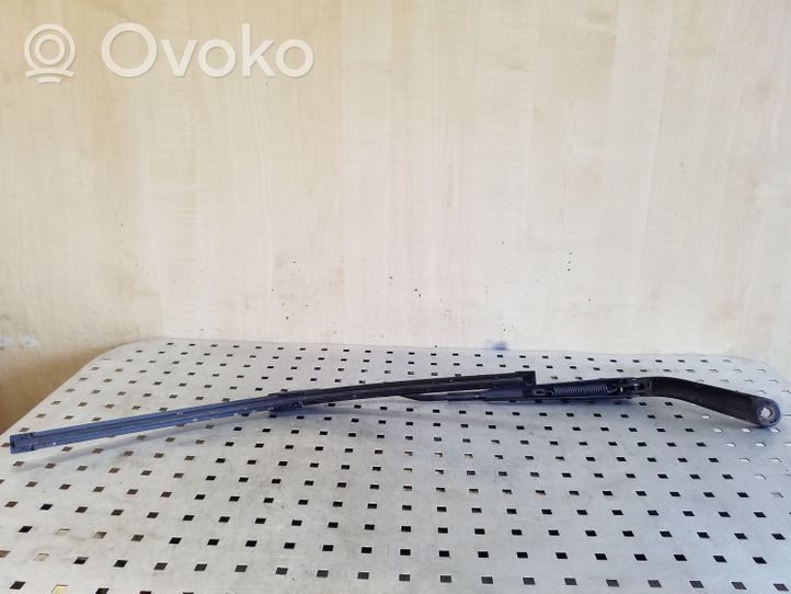 Nissan Qashqai Priekinio stiklo valytuvų kojelė 80017927A