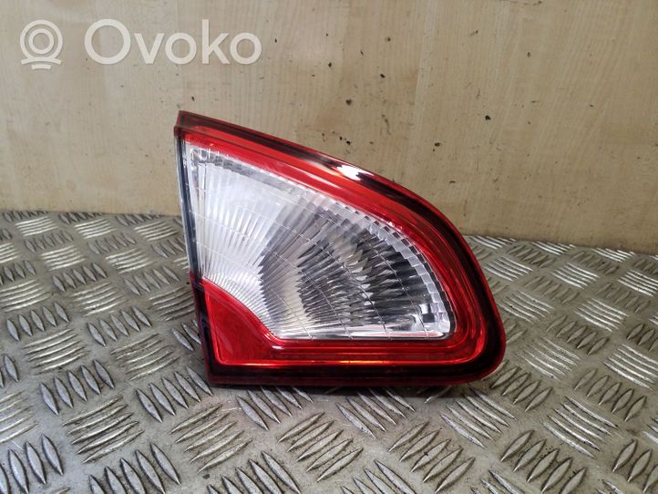 Nissan Qashqai Takaluukun takavalot B26555BR01A