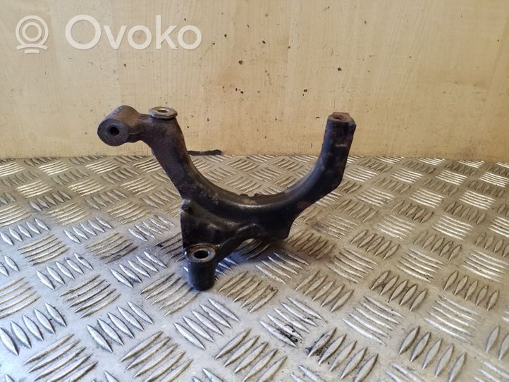 Volkswagen PASSAT B8 Muffler mount bracket/holder 04L425