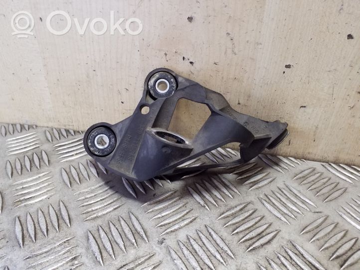 Volkswagen PASSAT B8 Gear shift cable bracket 3Q0711789