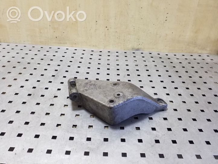 Audi A6 S6 C4 4A Supporto di montaggio della pompa del servosterzo 048145515