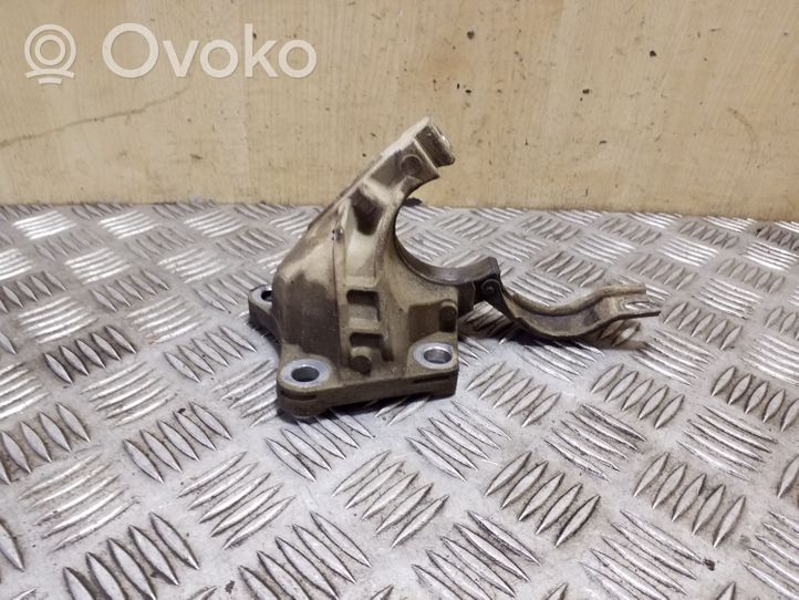 Nissan NV400 Pusašio pakabinamo guolio kronšteinas 397748146R