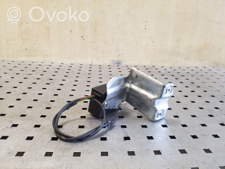 Opel Omega B1 Motorino del tappo del serbatoio del carburante 90491742