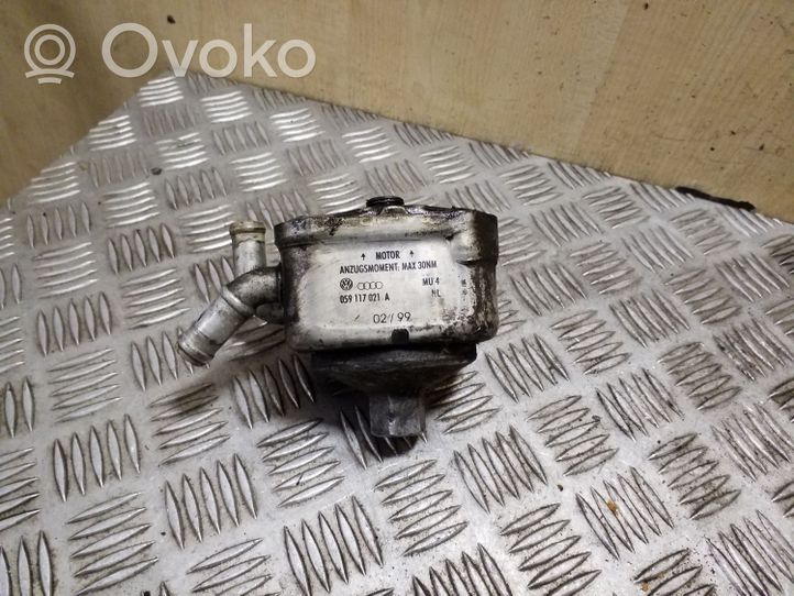 Audi A6 S6 C5 4B Supporto di montaggio del filtro dell’olio 059117021A