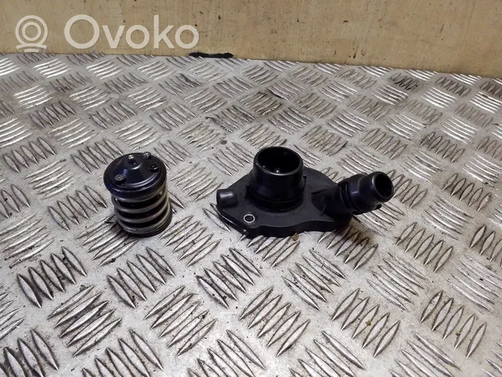 BMW X1 E84 Boîtier de thermostat / thermostat 