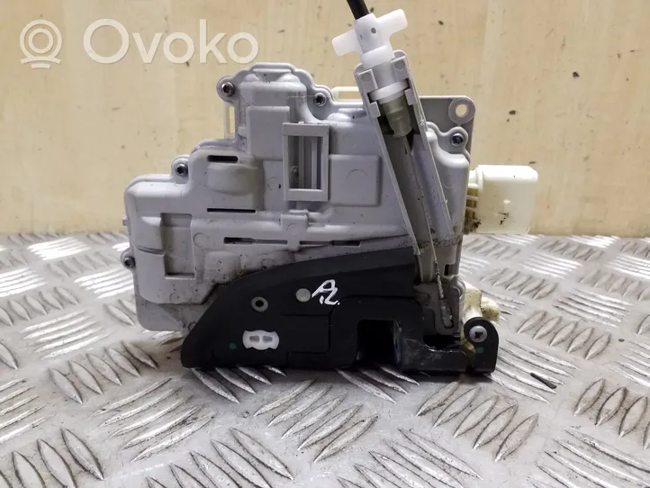 Volkswagen Touareg II Front door lock 8J2837015A