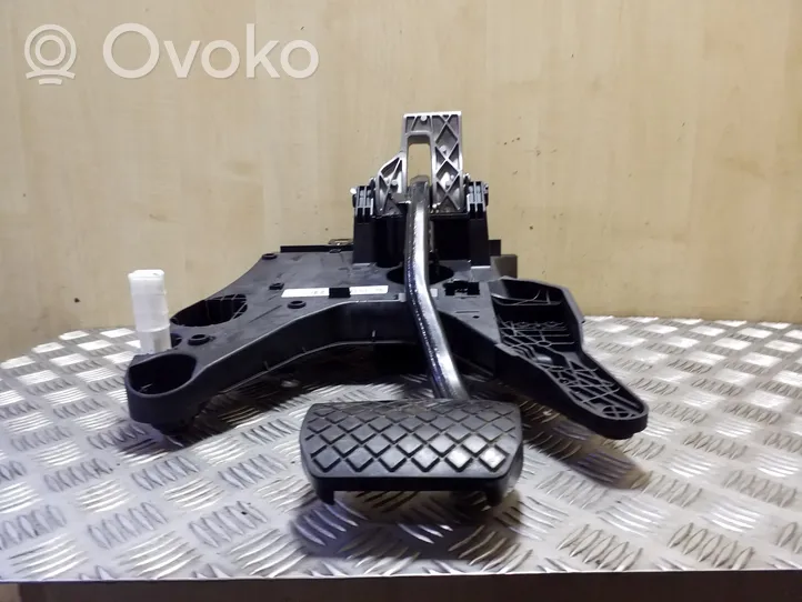 Volkswagen Touareg II Brake pedal 7P0723031M