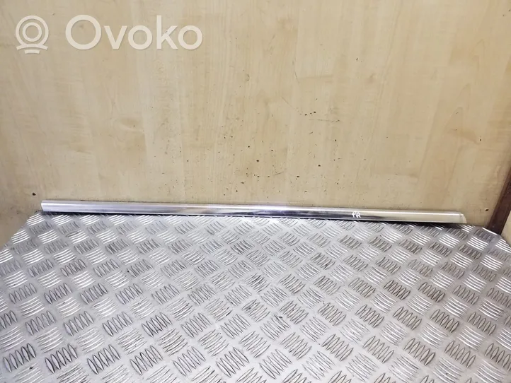Volvo XC70 Listwa / Uszczelka szyby drzwi przednich 31276155
