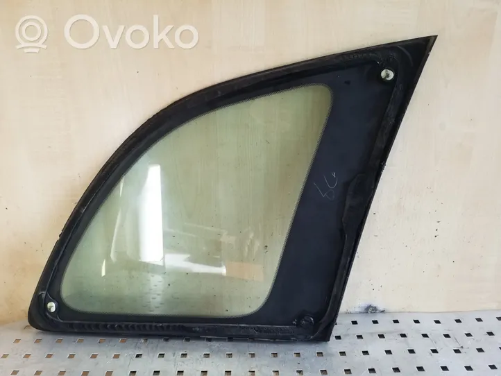 Toyota RAV 4 (XA20) Fenêtre latérale avant / vitre triangulaire 
