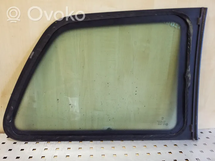 Peugeot 307 Rear side window/glass 