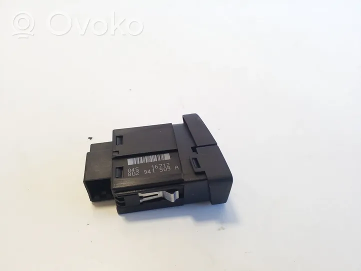 Audi Q3 8U Botón interruptor de luz de peligro 8U2941509A