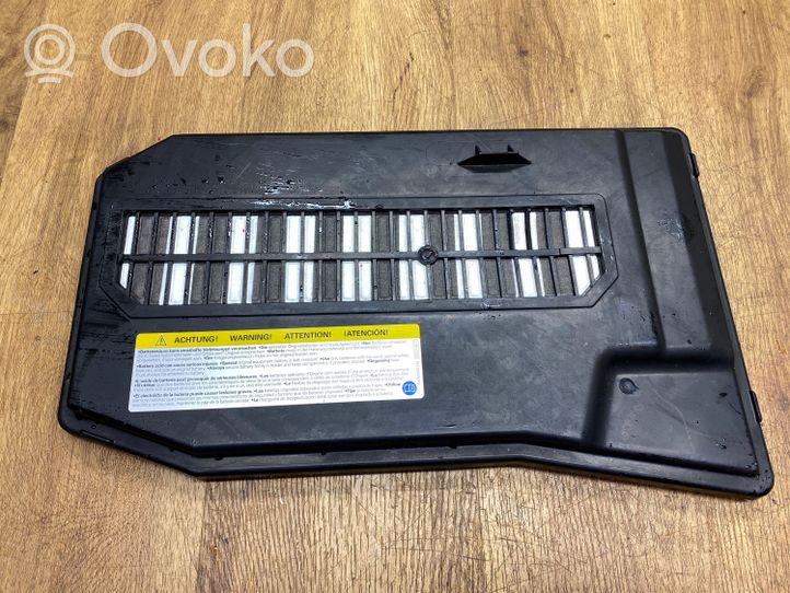 Volkswagen Touareg II Coperchio/tappo della scatola vassoio della batteria 7L0864643B