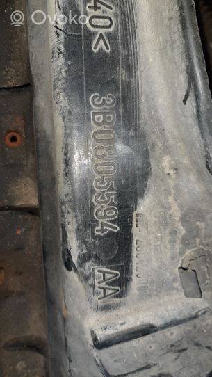 Volkswagen PASSAT B5 Jäähdyttimen kehyksen suojapaneeli 3B0805594