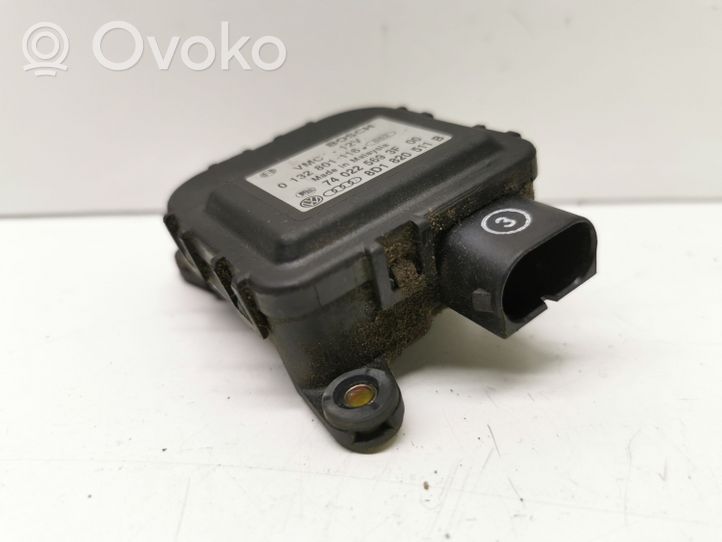 Audi A4 S4 B5 8D Imusarjan venttiilin käyttömoottori 0132801116