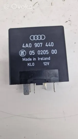 Audi A6 S6 C5 4B Lasinpyyhkimen ajastuksen rele 4A0907440