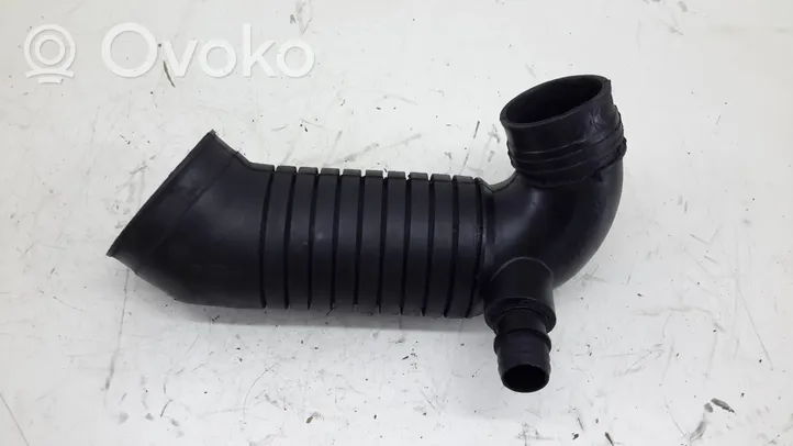 Volkswagen PASSAT B5.5 Air intake hose/pipe 8D0129615J