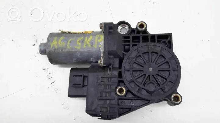 Audi A6 S6 C5 4B Priekinis varikliukas langų pakėlėjo 0130821775