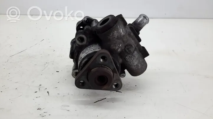 Audi A4 S4 B7 8E 8H Vairo stiprintuvo siurblys 8E0145155N